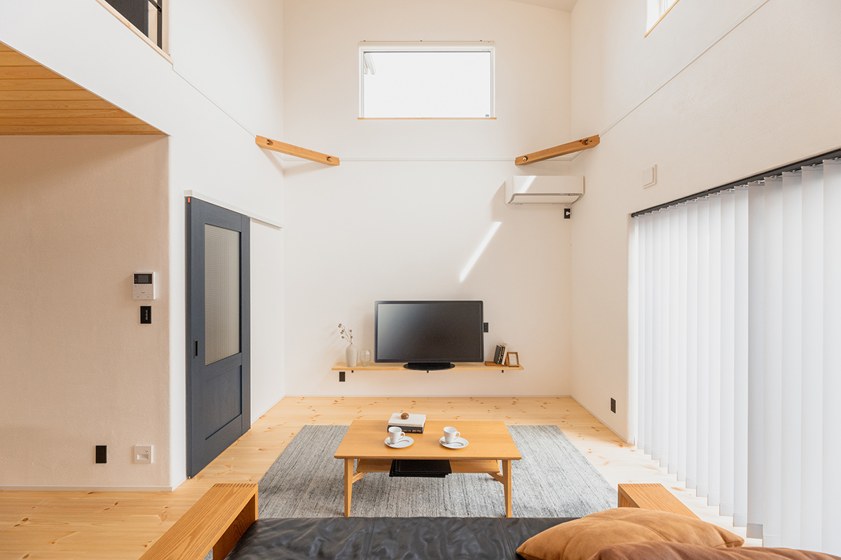 吹き抜けリビング