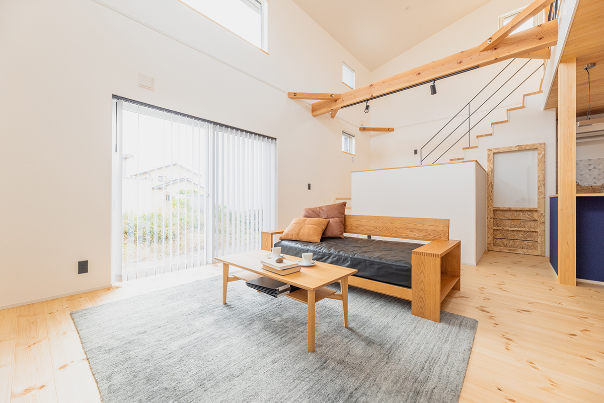 吹き抜けリビング